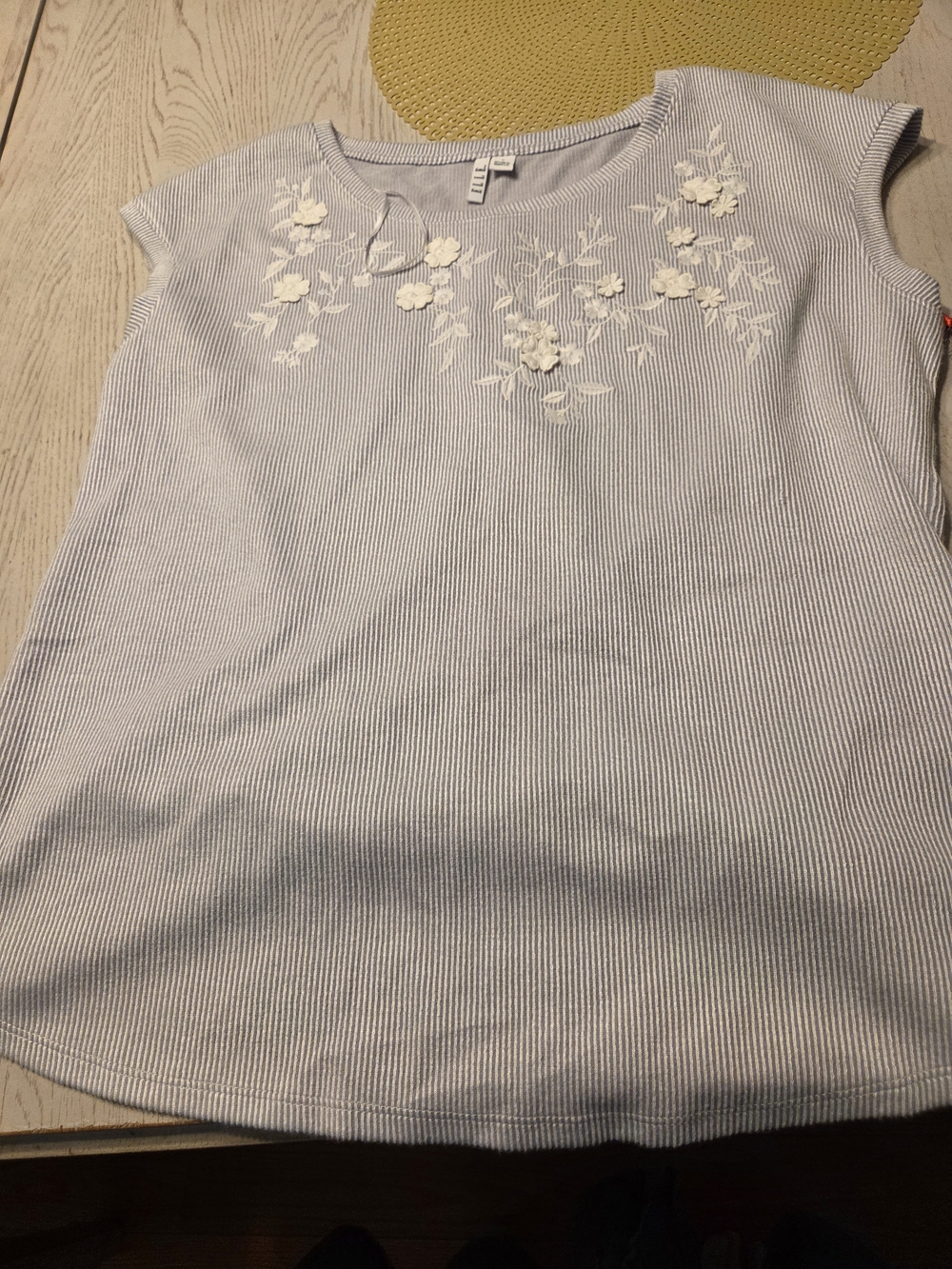 Elle  Gray & White Striped Short Sleeve Tee with White Floral Applique Large NWT